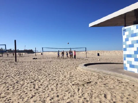 The beach restrooms. The courts are just north of here